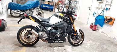 Yamaha mt 09 2021/2024 colorazione Kenny Roberts 