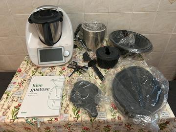 Bimby TM6 + secondo boccale e accessori mai usati