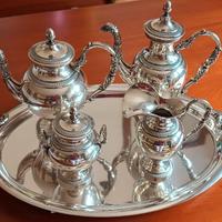 Servizio da tè e caffè in argento 