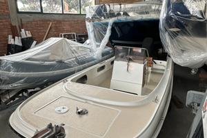 Boston Whaler 19 Outrage