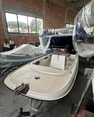 BOSTON WHALER OUTRAGE 19 (REFIT TOTALE)