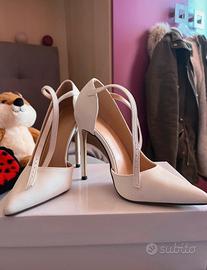 Tacchi bianchi a punta