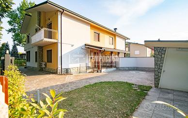 Villa Bifamiliare a Cassano d'Adda 6 locali