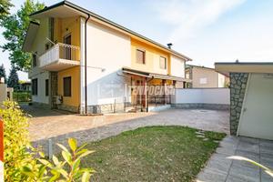 Villa Bifamiliare a Cassano d'Adda 6 locali