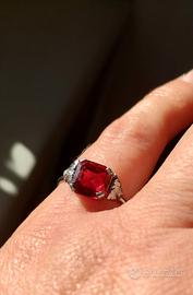 Anello vintage con pietra rosso rubino