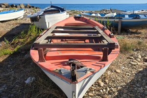 Barca gozzo da pesca in vetroresina