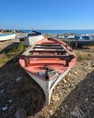 Barca gozzo da pesca in vetroresina
