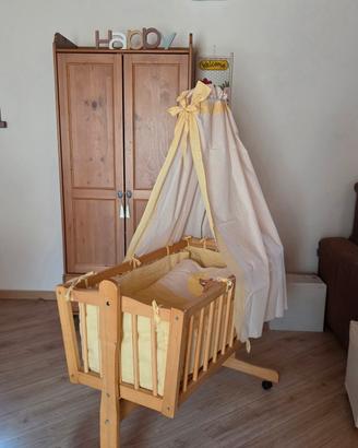Culla in legno completa di accessori