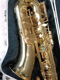 sax tenore con custodia rigida sagomata.