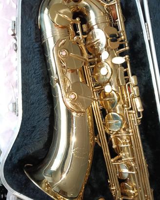 sax tenore con custodia rigida sagomata.