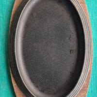 n.3 Vassoio in legno con piastra ghisa ovale