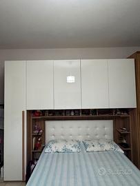 Armadio a ponte (escluso il letto)