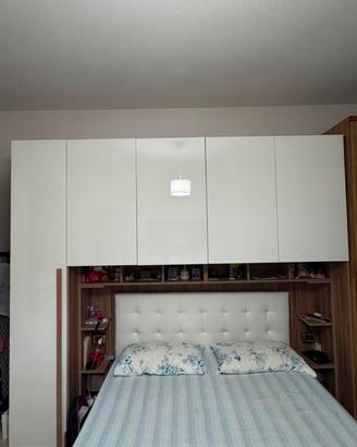 Armadio a ponte (escluso il letto)