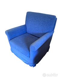 Coppia di poltroncine blu in tessuto