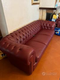 Divano cheserfield bordeaux in pelle di bufalo
