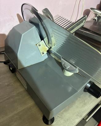Affettatrice semi professionale da 22