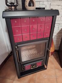 Stufa a legna Cola Anselmo 8 kW – maiolica rossa, 