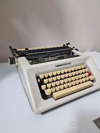Macchina da scrivere vintage Olivetti Studio 45 i