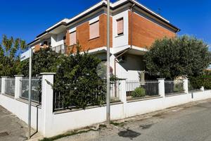 PORZIONE DI BIFAMILIARE A SABAUDIA