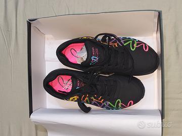 Skechers