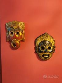 Maschere in legno decorate