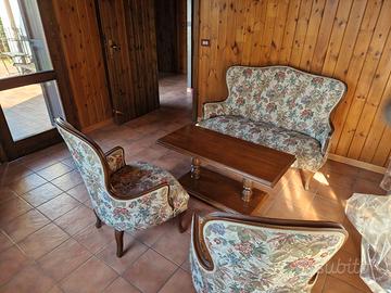 salotto + sala da pranzo in legno + lampadari