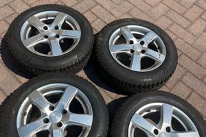 Cerchi in lega 15” e gomme invernali