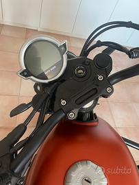 Moto guzzi v7 stone