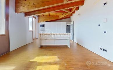 AMPIO TRILOCALE CON DOPPI SERVIZI, TERRAZZO E DUE