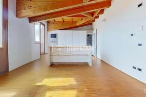 AMPIO TRILOCALE CON DOPPI SERVIZI, TERRAZZO E DUE
