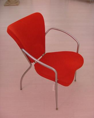 poltroncina attesa rossa