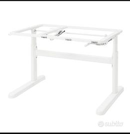 Scrivania per bambini regolabile Ikea
