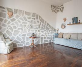 3 LOCALI CON TERRAZZA E POSTO AUTO