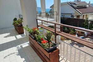 4 persone, 400mt da vindicio8j