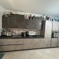 Cucina completa di elettrodomestici 
