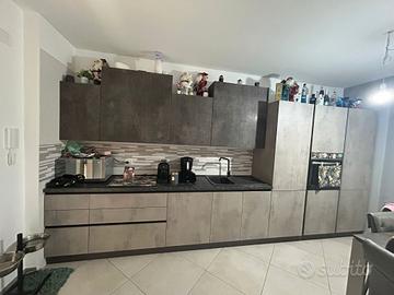 Cucina completa di elettrodomestici 