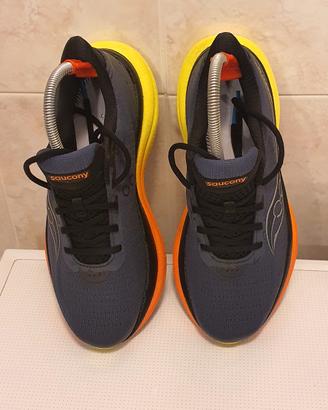 Scarpe Running Saucomy Triumph 23