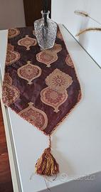Elegante Runner in jacquard damascato bordeaux 