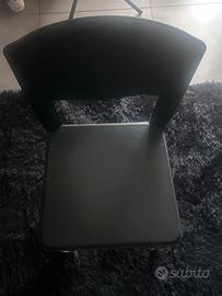 Sedie più tavolo in vetro