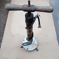 Pompa manuale per bici e motorini, vintage.