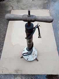Pompa manuale per bici e motorini, vintage.