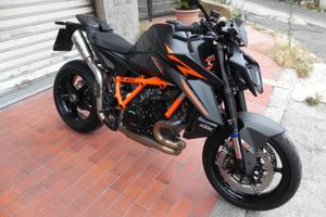 KTM SuperDuke 1390 R EVO