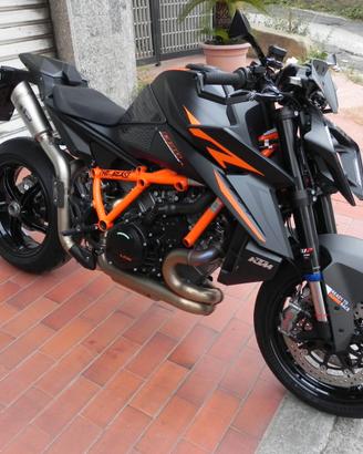 KTM SuperDuke 1390 R EVO