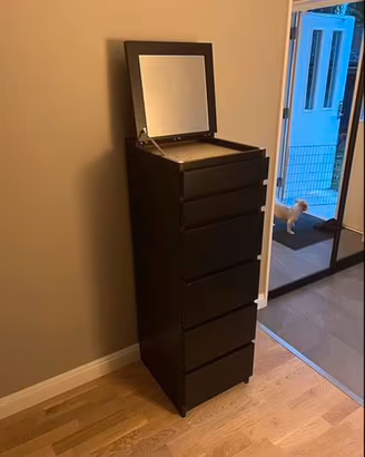 Cassettiera Ikea con specchio Malm