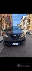 Lancia y