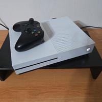 xbox one S 500gb con joypad e cavi , perfetta.