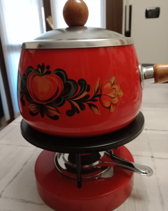 Fornello e pentole per fonduta
