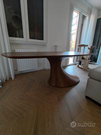 Tavolo da pranzo in legno e fibra di vetro 