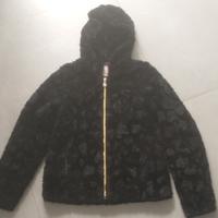 pelliccia ecologica con cappuccio 