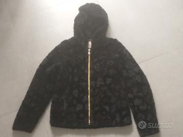 pelliccia ecologica con cappuccio 